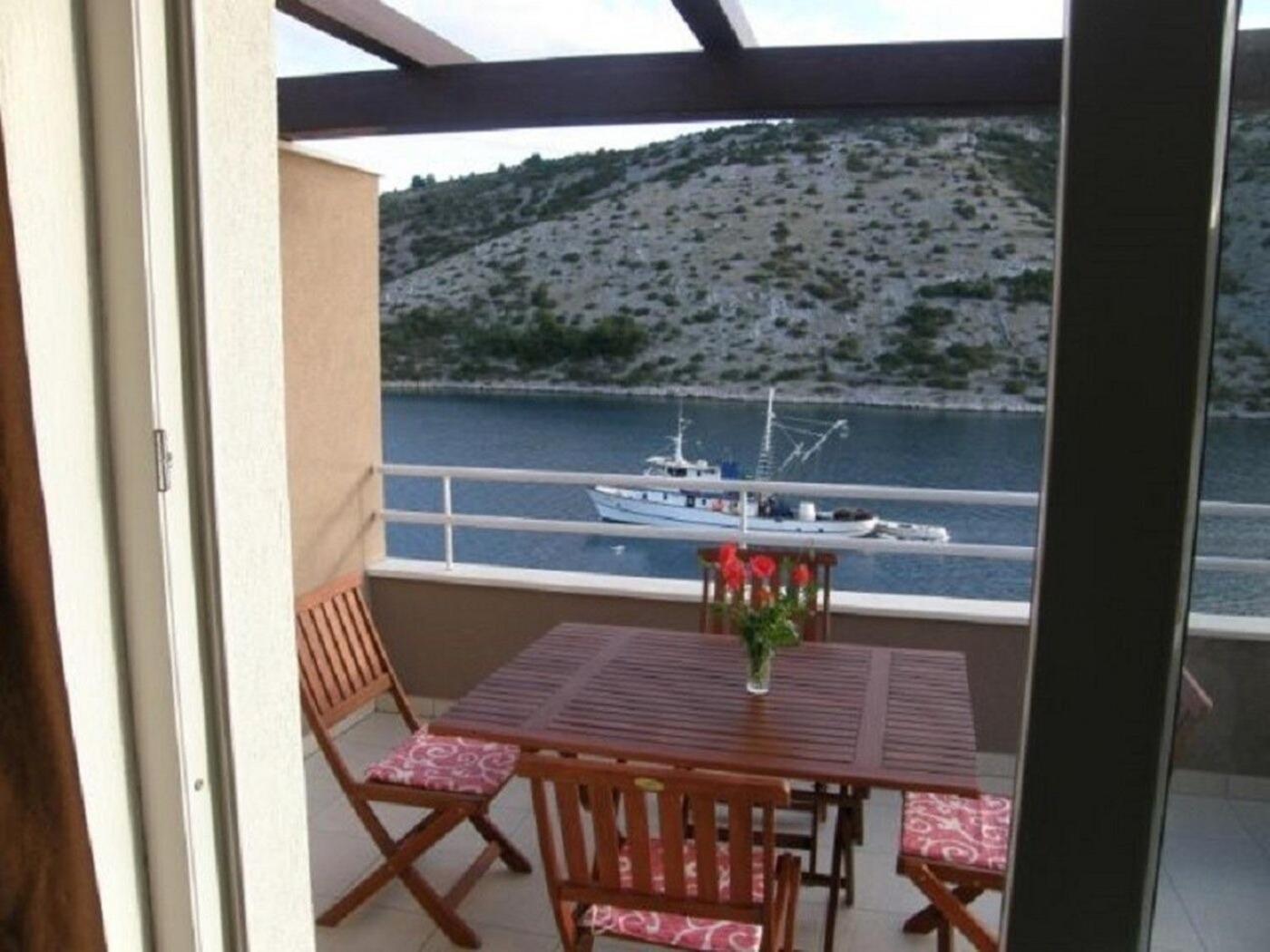 Apartments Ljubi Vinišće Esterno foto
